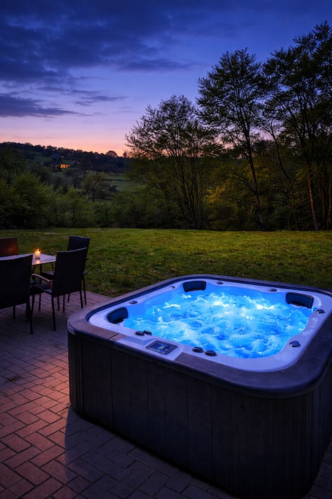 Eifel/Whirlpool/6 People/Dogs/Garden/Terrace/Woods