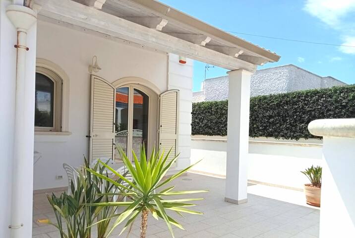 {Le Bianche 2 villetta a 80 mt dal mare}