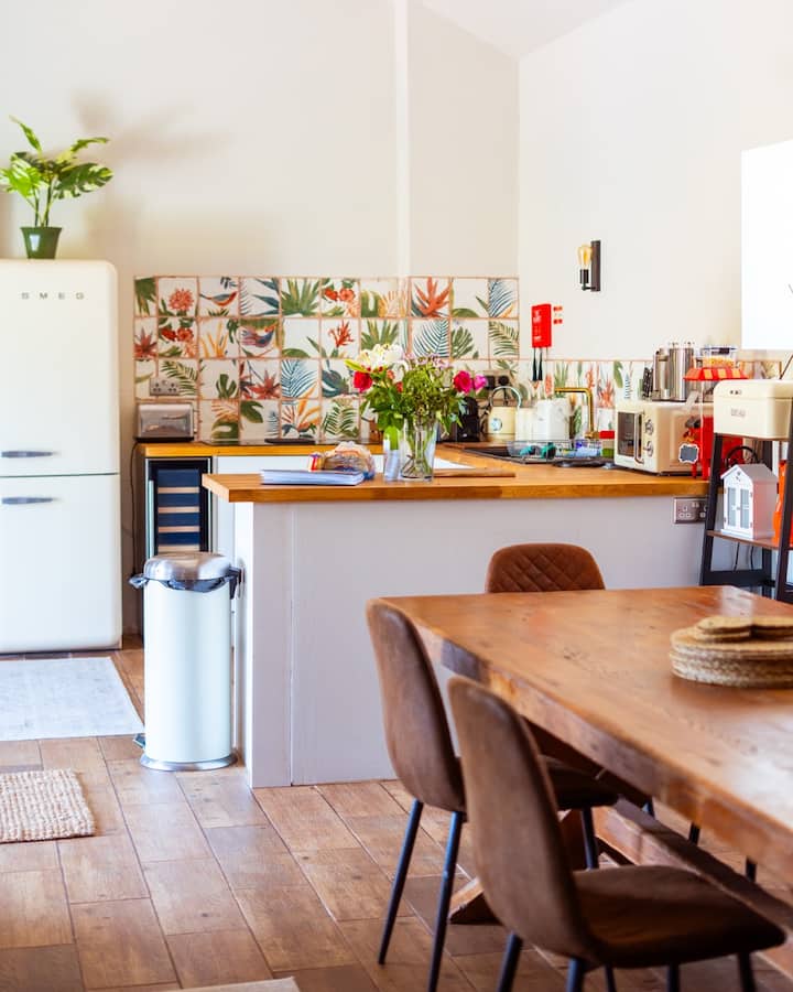 The Coach House main living area space. Where groups of up to 12 meet centrally, to socialise, eat, drink and play games, watch movies, use the SwimSpa together. It’s the space that families/friends group together from the other barns to be together.