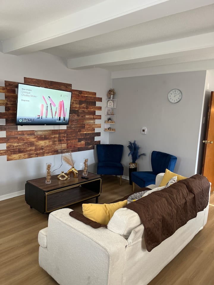 Cozy Apartment In Des Moines - Des Moines, IA