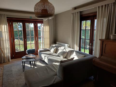 Successful Airbnb property: Domain15 Zuienkerke De Haan, 6 people holiday home in Vlaanderen