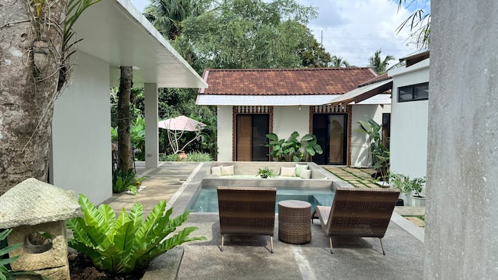 Bali-inspired Villa near Tagaytay with heated pool