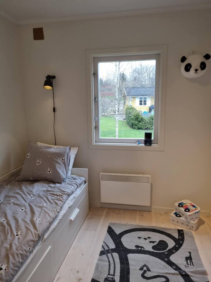 lit de jour, glisse pour doubler. 
lorsque l'espace entièrement étendu dans la pièce est limité 