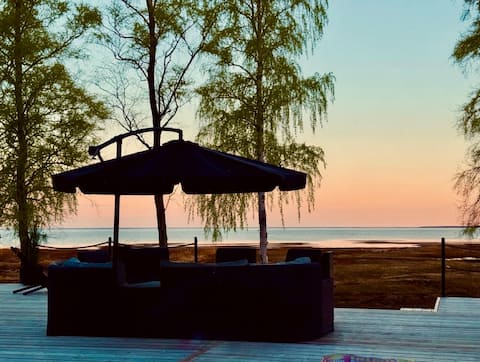 Seaside Villa, Sauna & Hot Tub | 8+2 Guests