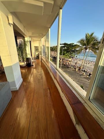 Arpoador Beach em frente à praia anúncio novo