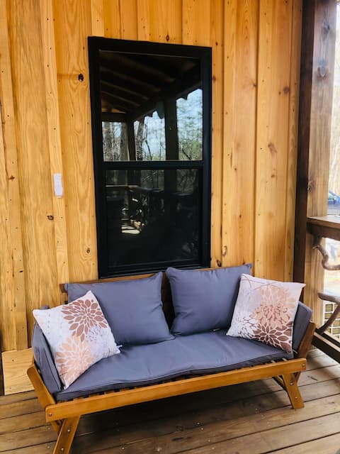 Successful Airbnb property: FoRestReTreetTreehouseHotTub EscapeNearAtlanta in Floyd