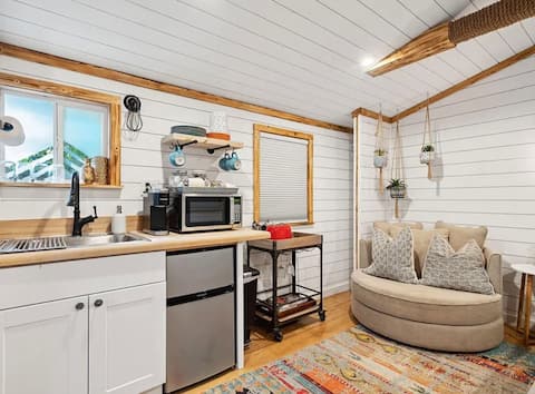 Successful Airbnb property: The Eagles Nest in James Island
