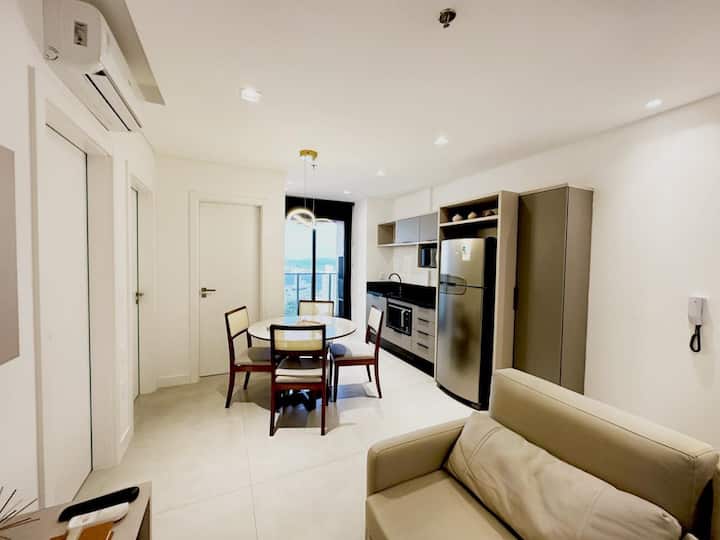 дневна, трпезарија и кујнска соба.