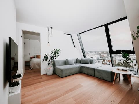 Top Airbnb: Modern Penthouse with A/C and Rooftop Terrace in Rudolfsheim Fünfhaus
