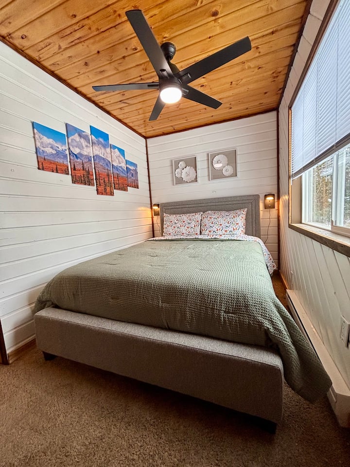 Cozy Cab-Inn; Private, Hot Tub! S. Anchorage