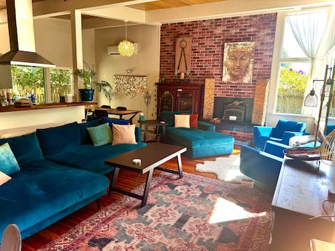 Humboldt Haven: Forest/Bay Views & Garden Firepits