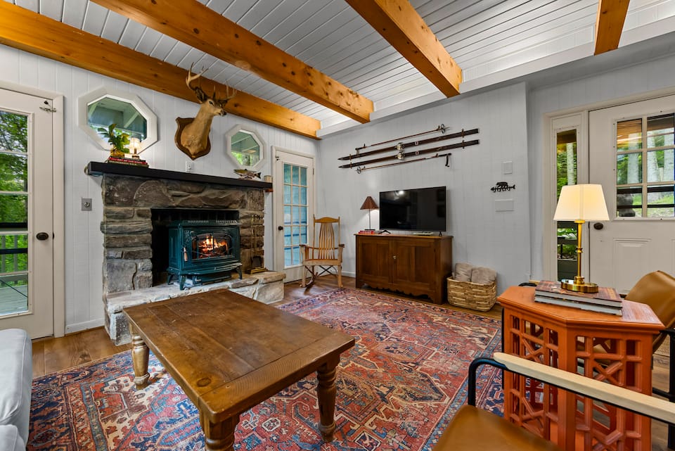 A forest chalet by a mountain creek, Maggie Valley, North Carolina, United States, photo 3 of 10
