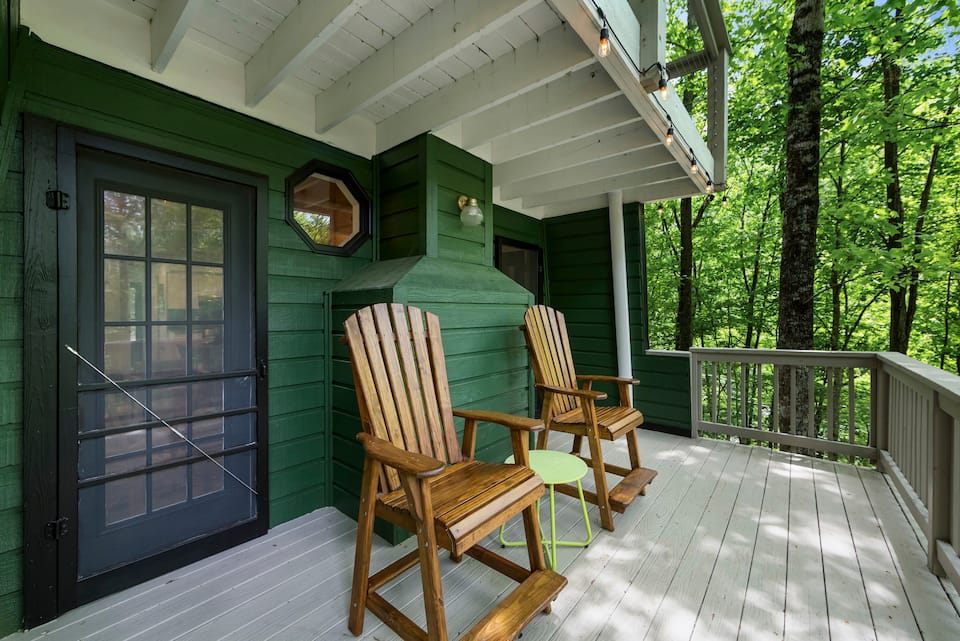 A forest chalet by a mountain creek, Maggie Valley, North Carolina, United States, photo 9 of 10