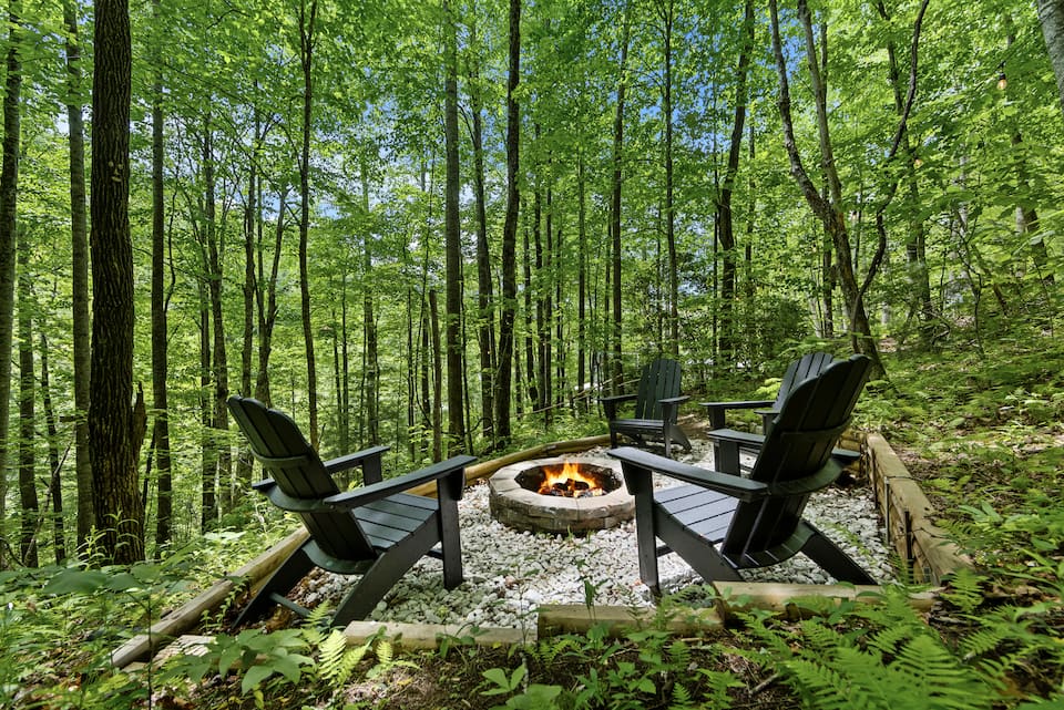 A forest chalet by a mountain creek, Maggie Valley, North Carolina, United States, photo 7 of 10