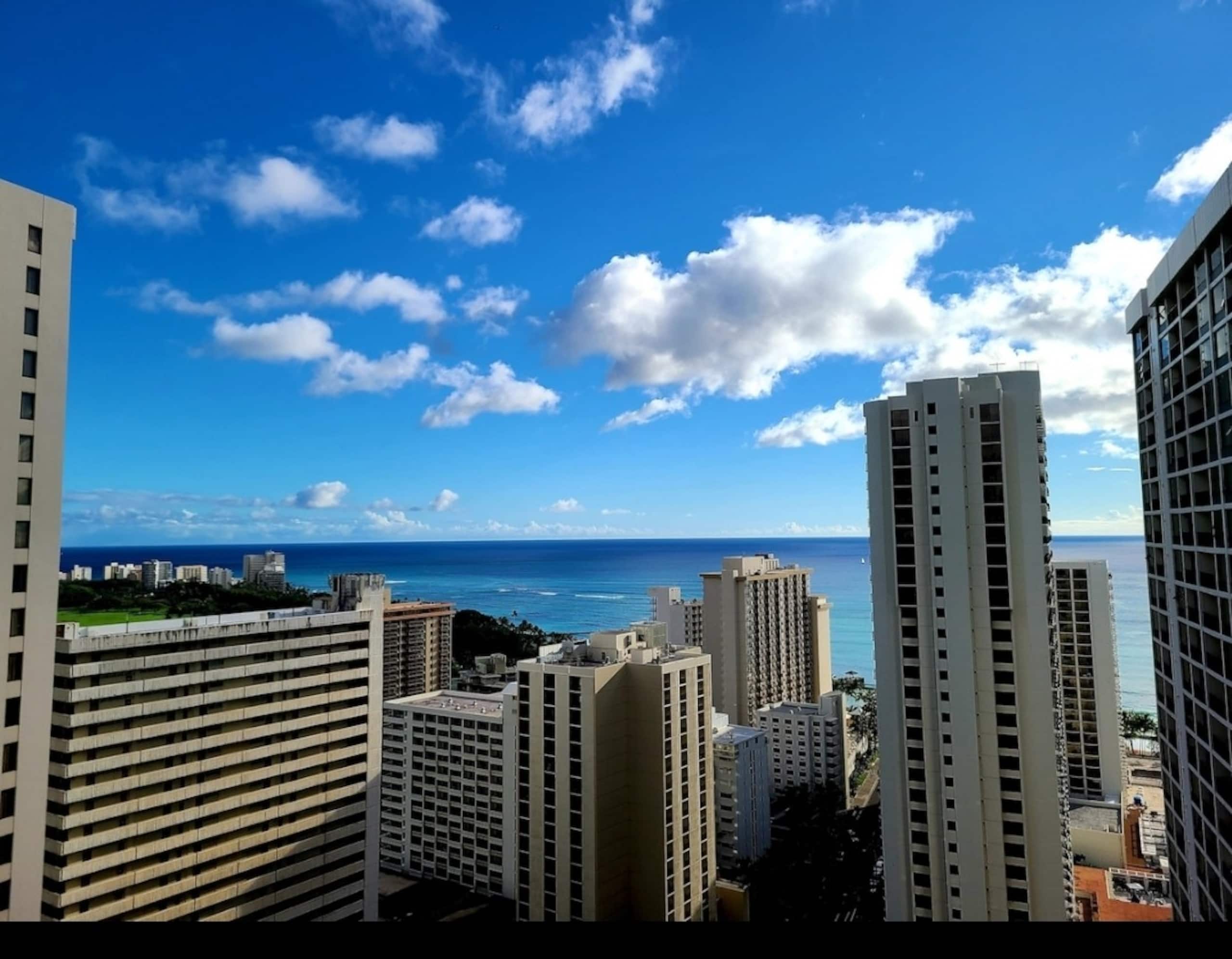 Condo in Honolulu · ★5.0 · 1 bedroom · 2 beds · 1 private bath - Image 23