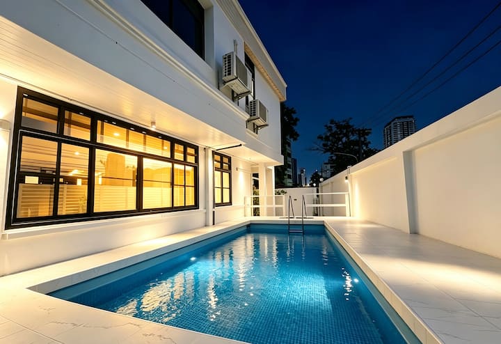 # Private Pool Villa Downtown Erawan Shrine near BTS PhromPhong / Nana / Thonglor