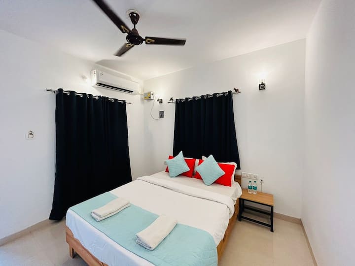 Bedroom 1 image 3