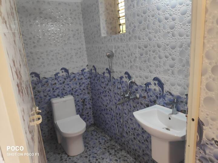 Full bathroom 2 image 1