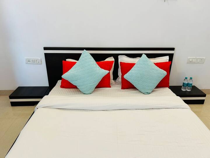 Bedroom 1 image 4