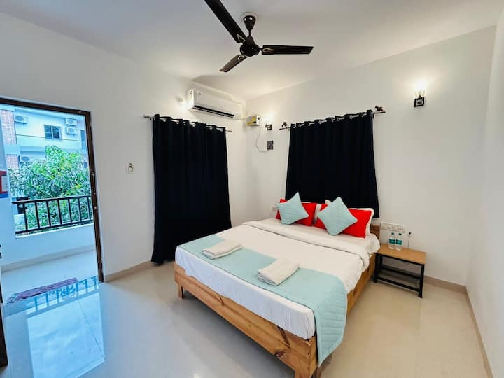 Bedroom 1 image 2