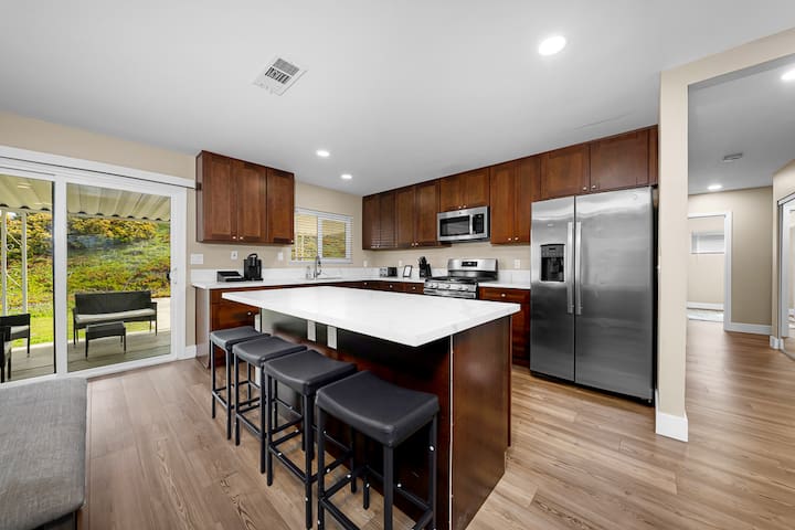 Cozy 4BR Getaway | Sleeps 10+