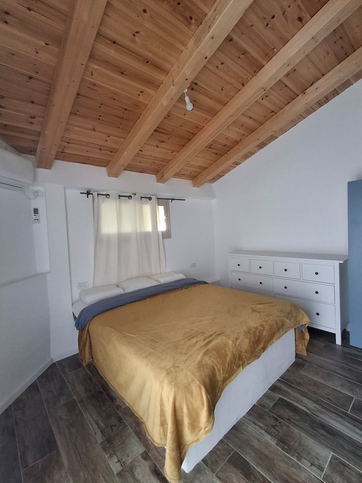 Double bed, closet and dresser for storing your clothes and equipment, exit to a pleasant private balcony, air conditioning, TV