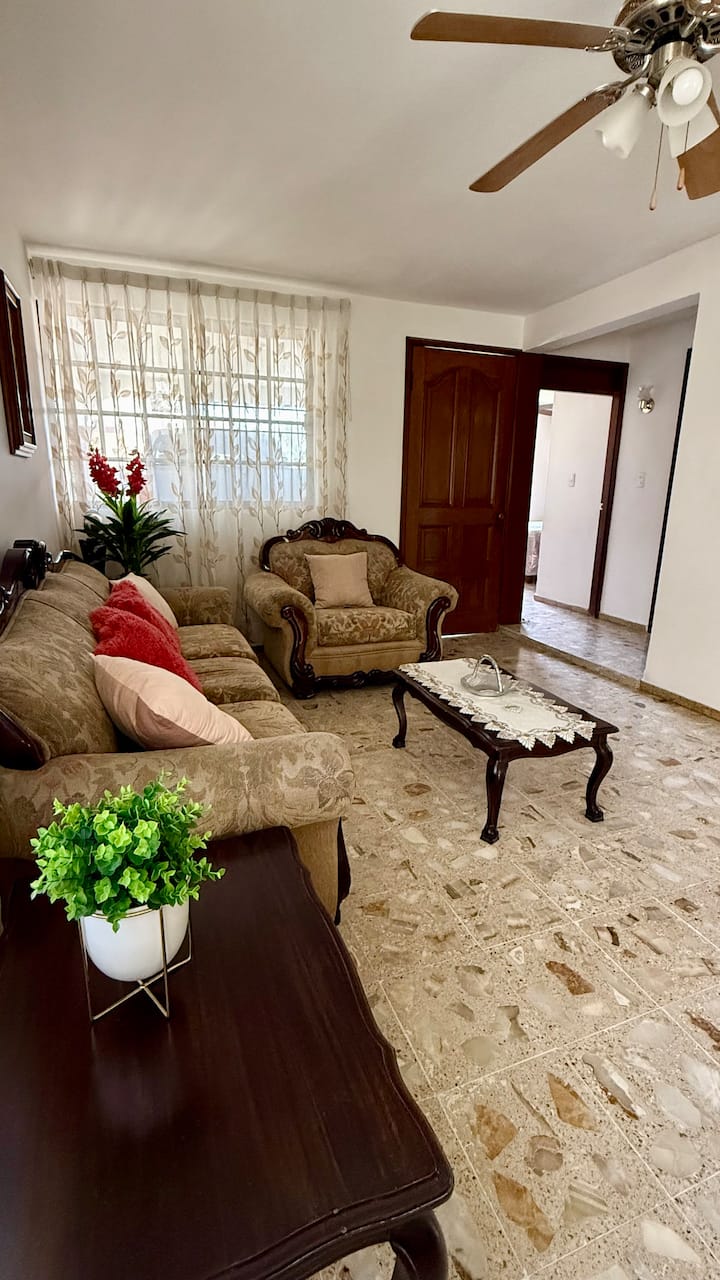Amplia Casa Con Climas, Garage, Jardín, Terraza - Tampico