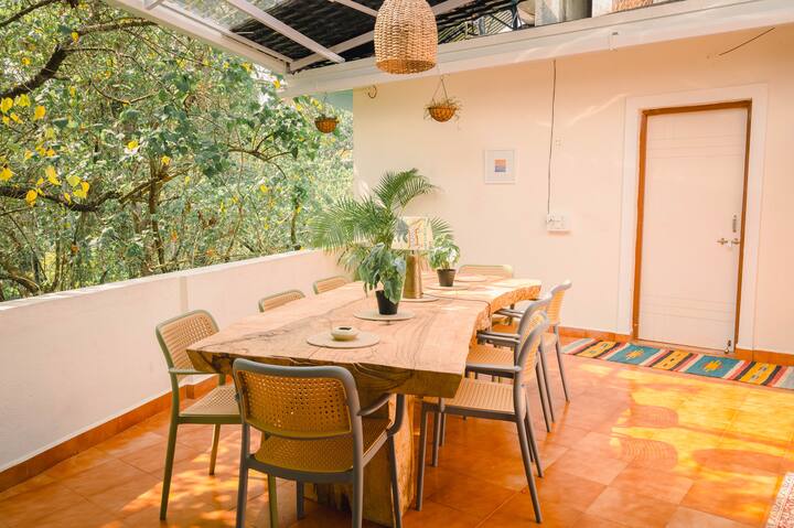 Dining area image 4