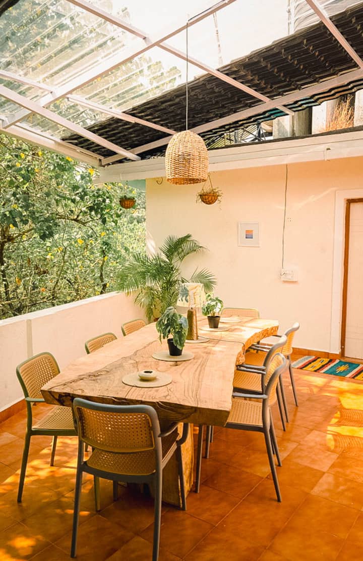 Dining area image 1