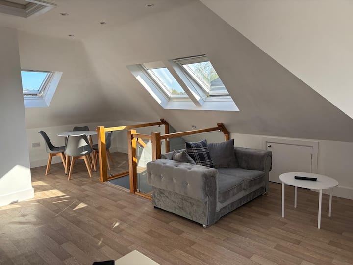Large Garden Access/2 Bed/ff Flat/large Driveway -