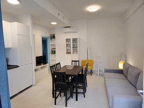 Successful Airbnb property: House with courtyard•3 bedrooms•near the beach, parking in Gaeta
