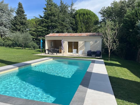 Independent studio • 5 min to A7 • terrace & pool