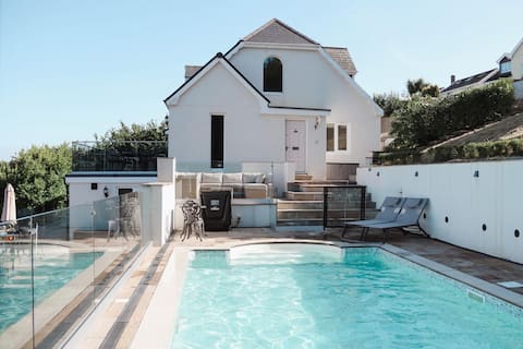 Luxury Retreat, Private Pool, Sleeps x14, Mumbles