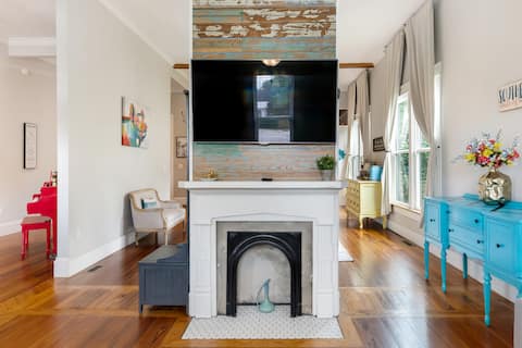 Successful Airbnb property: One EPIC Stay - 4br 4.5 bath, only 1/2mi to square in Covington
