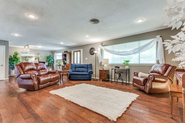 Quiet 5 BR house near Dickies and Will Rogers