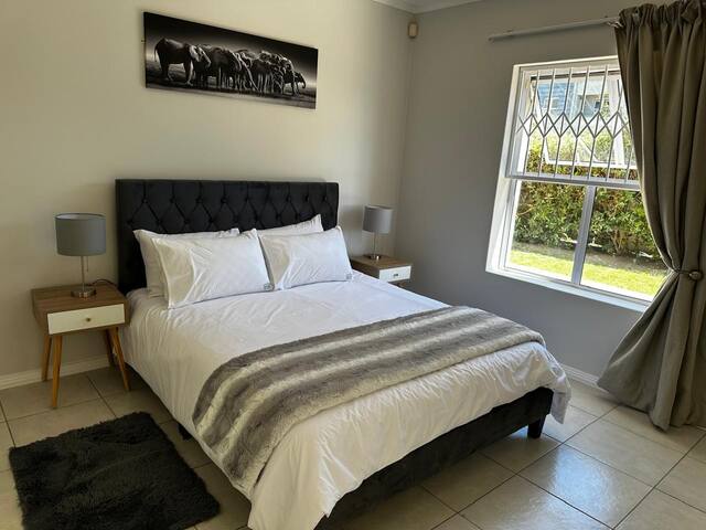 Seaside Serenity gallery image 5