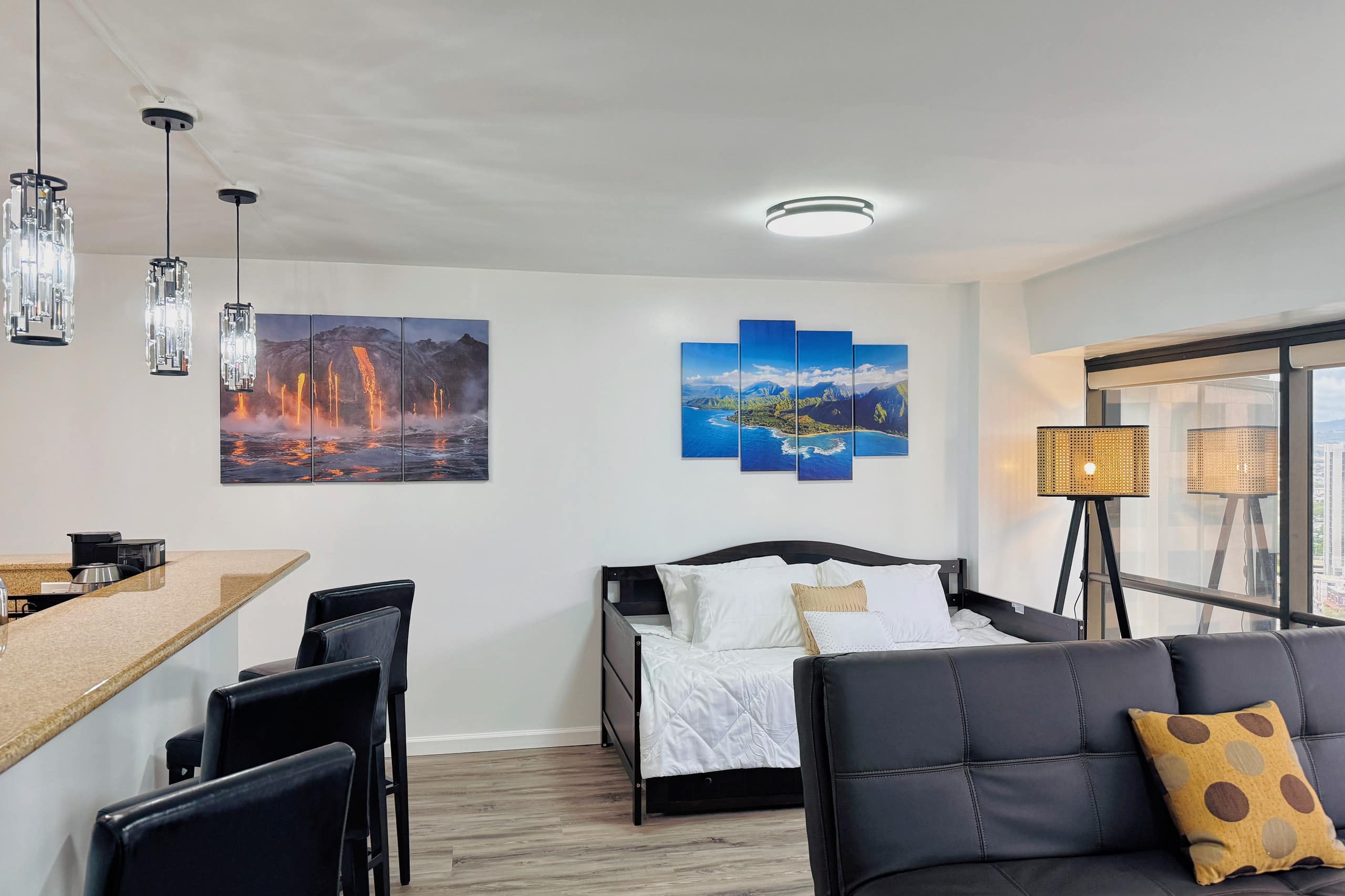 Honolulu Downtown High-Rise 1BR ｜Free Parking｜View - Image 15