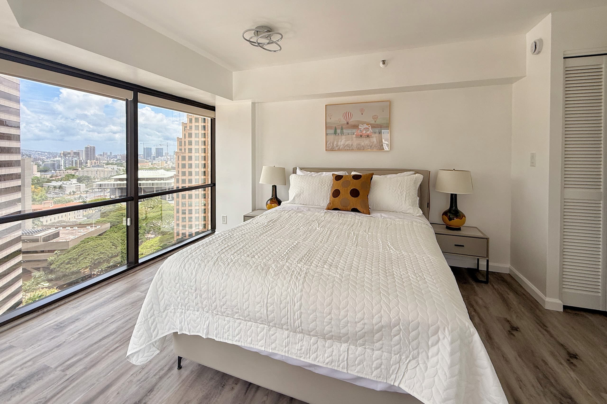 Honolulu Downtown High-Rise 1BR ｜Free Parking｜View - Image 29
