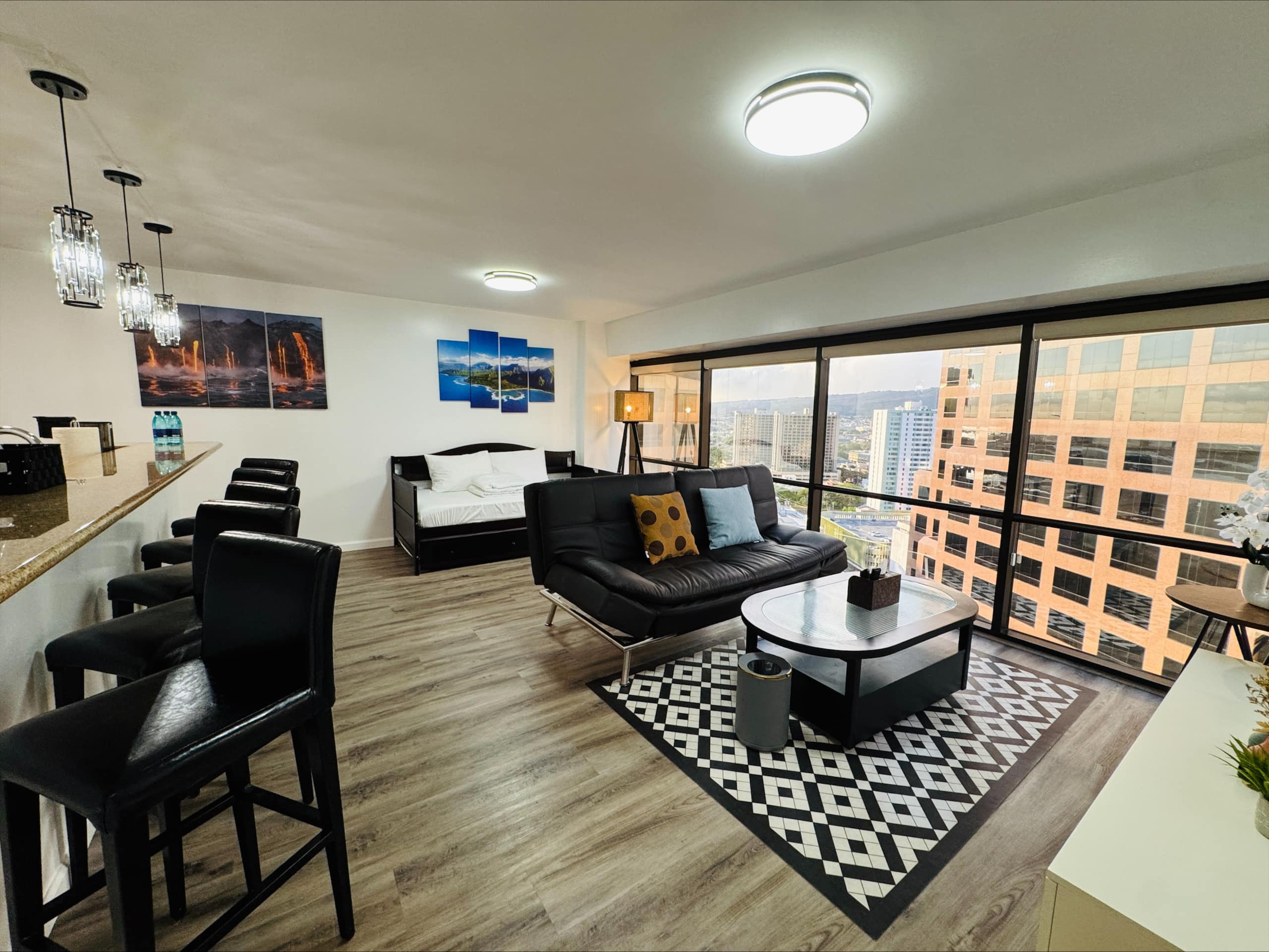 Honolulu Downtown High-Rise 1BR ｜Free Parking｜View - Image 13