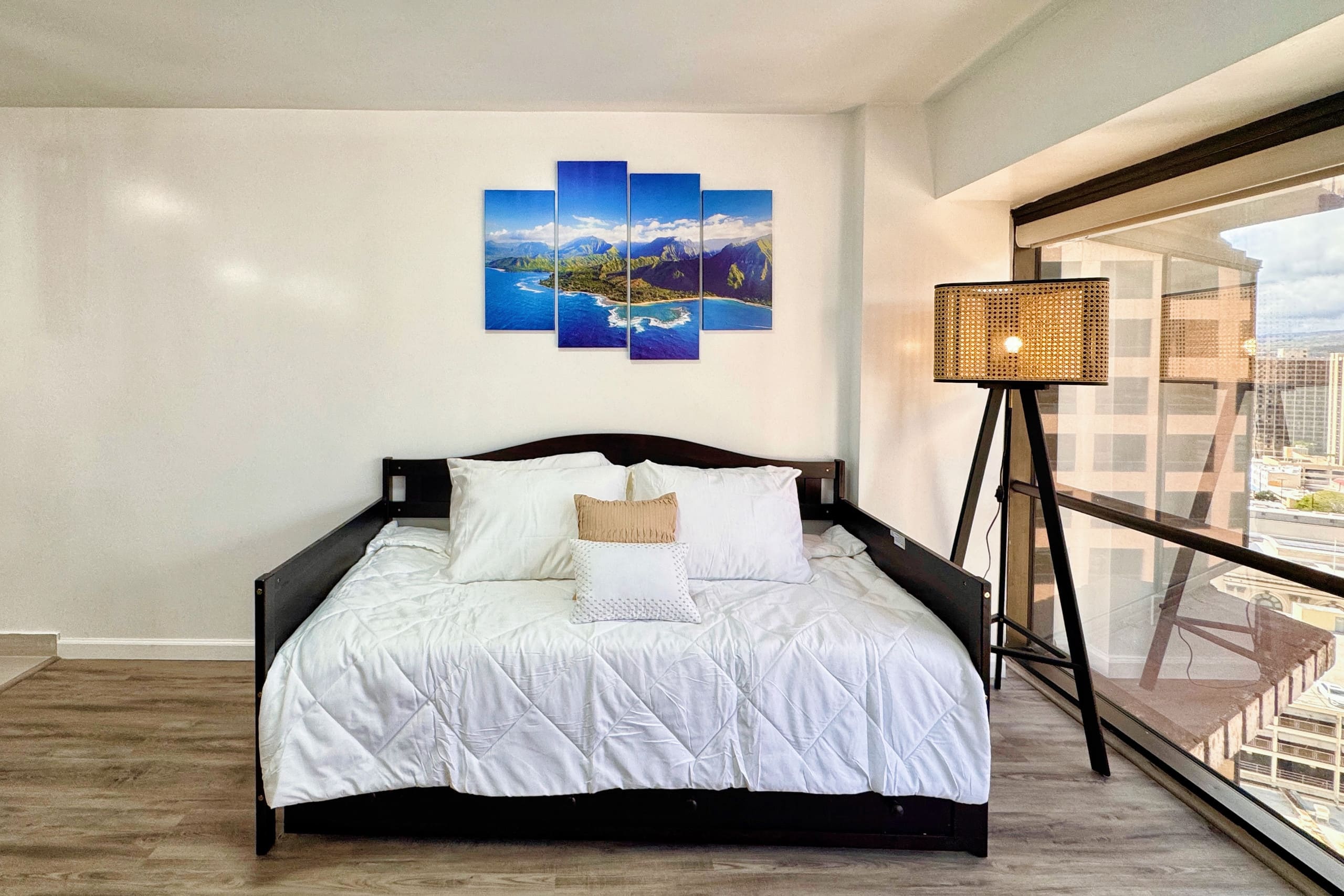 Honolulu Downtown High-Rise 1BR ｜Free Parking｜View - Image 11