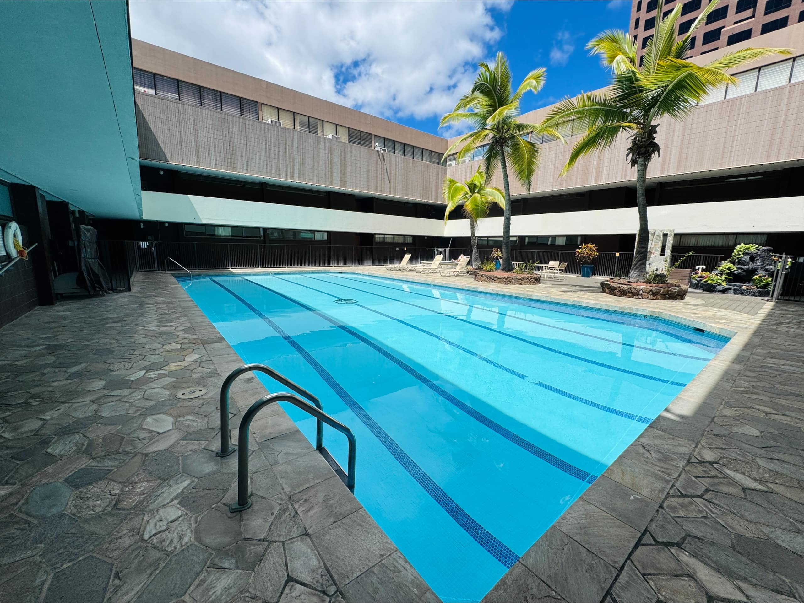 Honolulu Downtown High-Rise 1BR ｜Free Parking｜View - Image 42