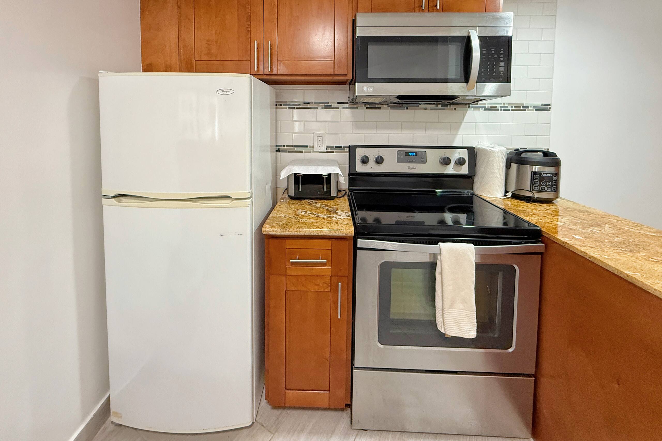 Honolulu Downtown High-Rise 1BR ｜Free Parking｜View - Image 20