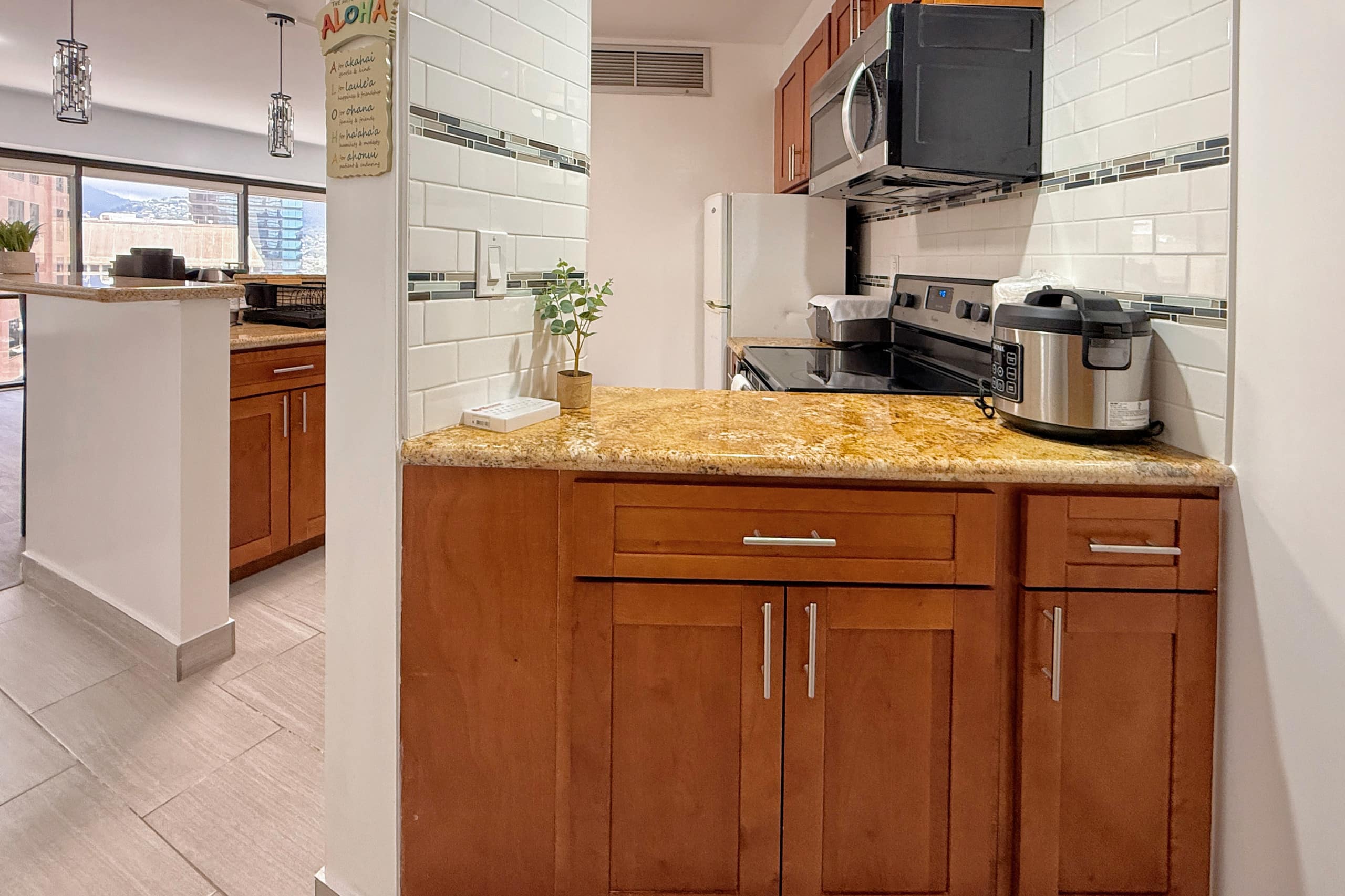 Honolulu Downtown High-Rise 1BR ｜Free Parking｜View - Image 17