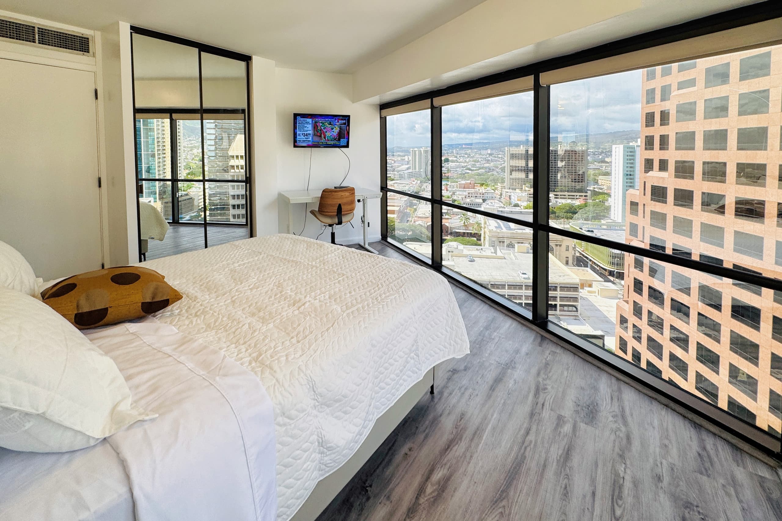 Honolulu Downtown High-Rise 1BR ｜Free Parking｜View - Image 30