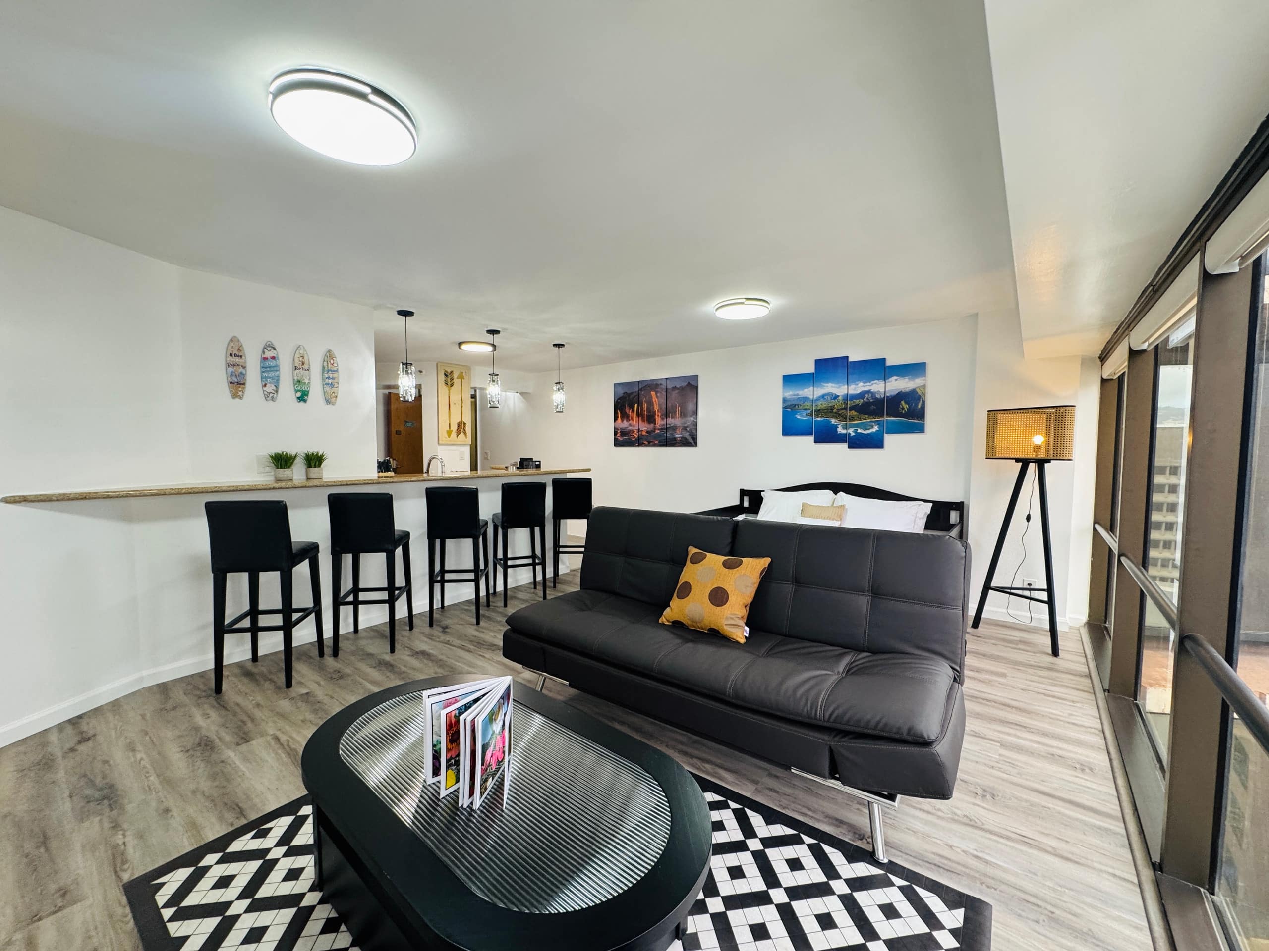 Honolulu Downtown High-Rise 1BR ｜Free Parking｜View - Image 5