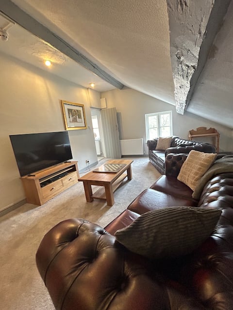 The Windmill | Luxury Apartment | Sleeps 8 Guests