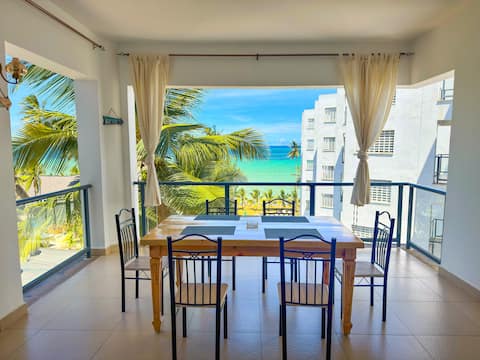 Beachfront Penthouse:Pool+Tub+AC+Ensuite