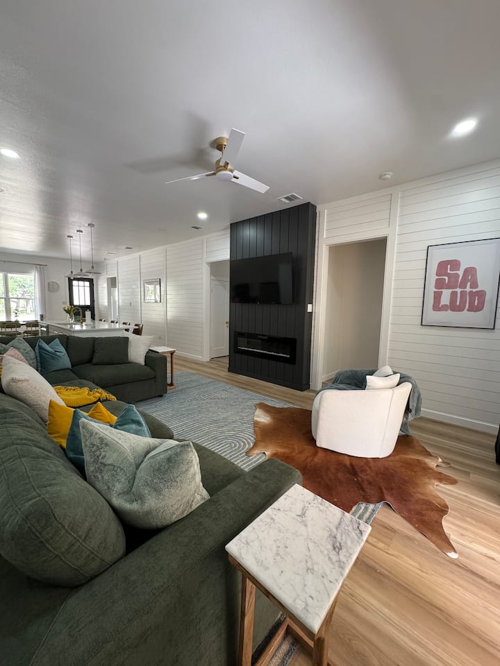 Modern Farmhouse On Greenbelt +3 Patios & Fire Pit - Wimberley, TX
