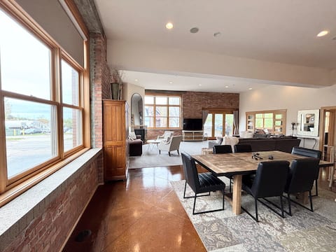 Watermarq1-3bdrm Luxury Condo 50yds to Lk Superior