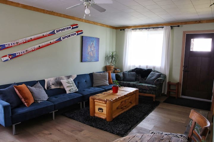 Grandma's Party Pad - Blairmore